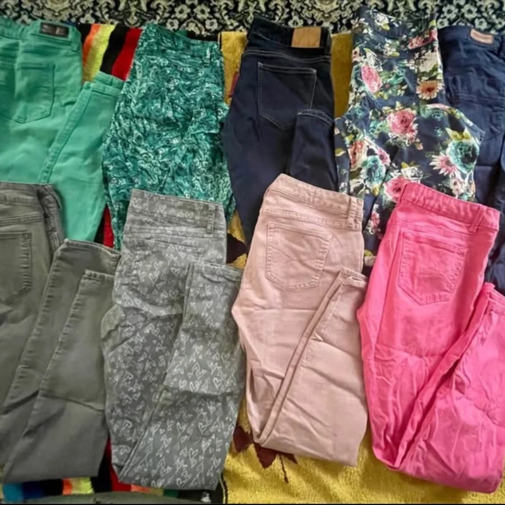 9 Women's Skinny Jeans - Size 10/11 - Gently Used! - Picture 2 of 4